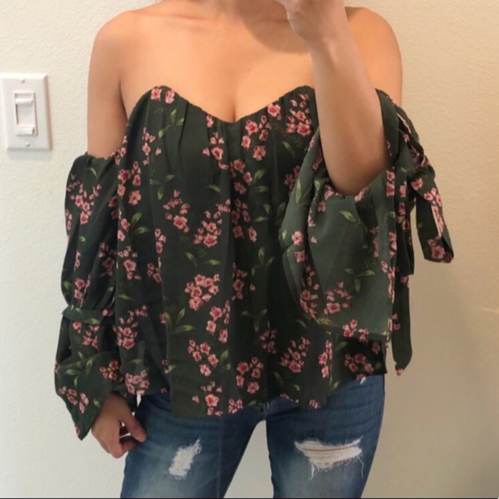 Off shoulder - Picture 2 of 3